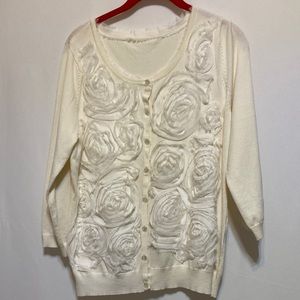CREAM COLORED LIGHT WEIGHT SWEATER